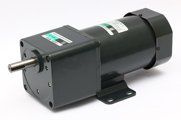 120W~140W三相齒輪減速電機(jī)